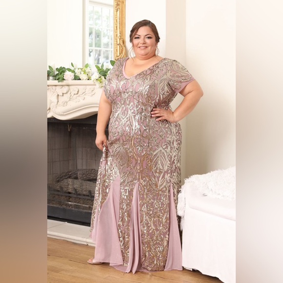 Sequined Plus Dress 💛 - Picture 2 of 9